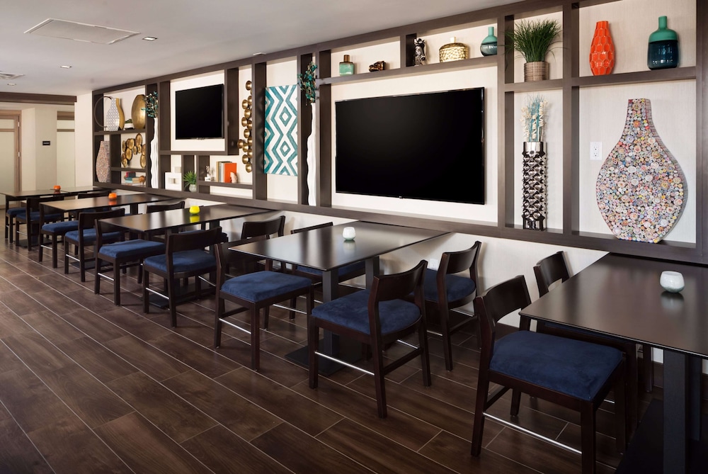 Hampton Inn & Suites Dallas Downtown - photo 60