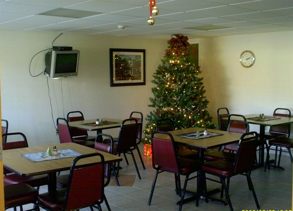 Campton Parkway Inn - photo 23
