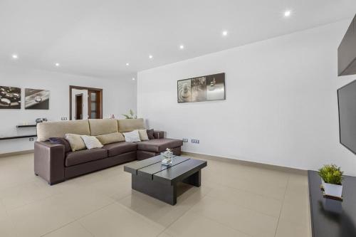 Casa Airalba — 4-Star Luxury Hotel in Tias, Spain