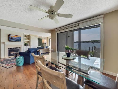 101 Edgewater Inn - photo 3
