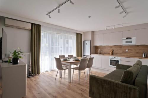 Gdańsk Apartments Motława Garden Family Suite — 4-Star Luxury Hotel in Gdansk, Poland
