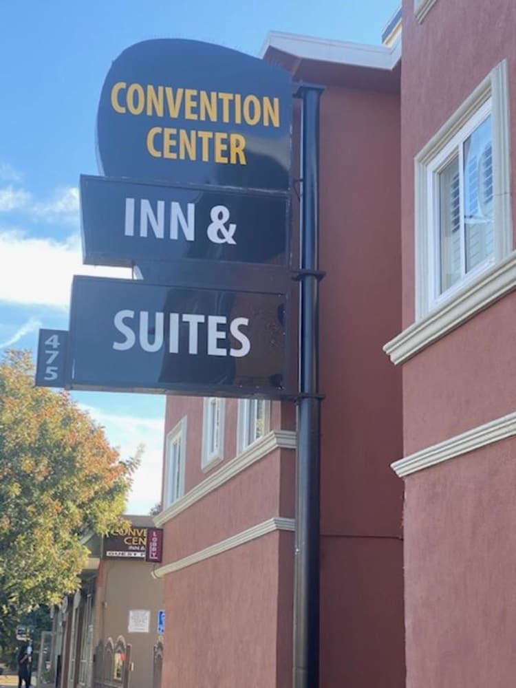 Convention Center Inn and Suites - photo 23