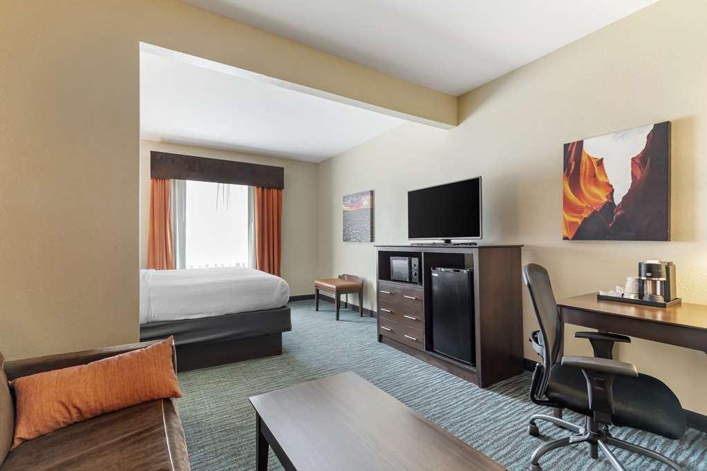 Best Western Plus Longhorn Inn & Suites - photo 19