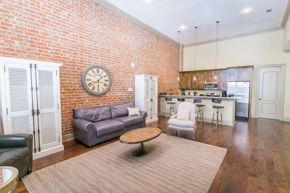 Hosteeva Baronne Street Suites - photo 24