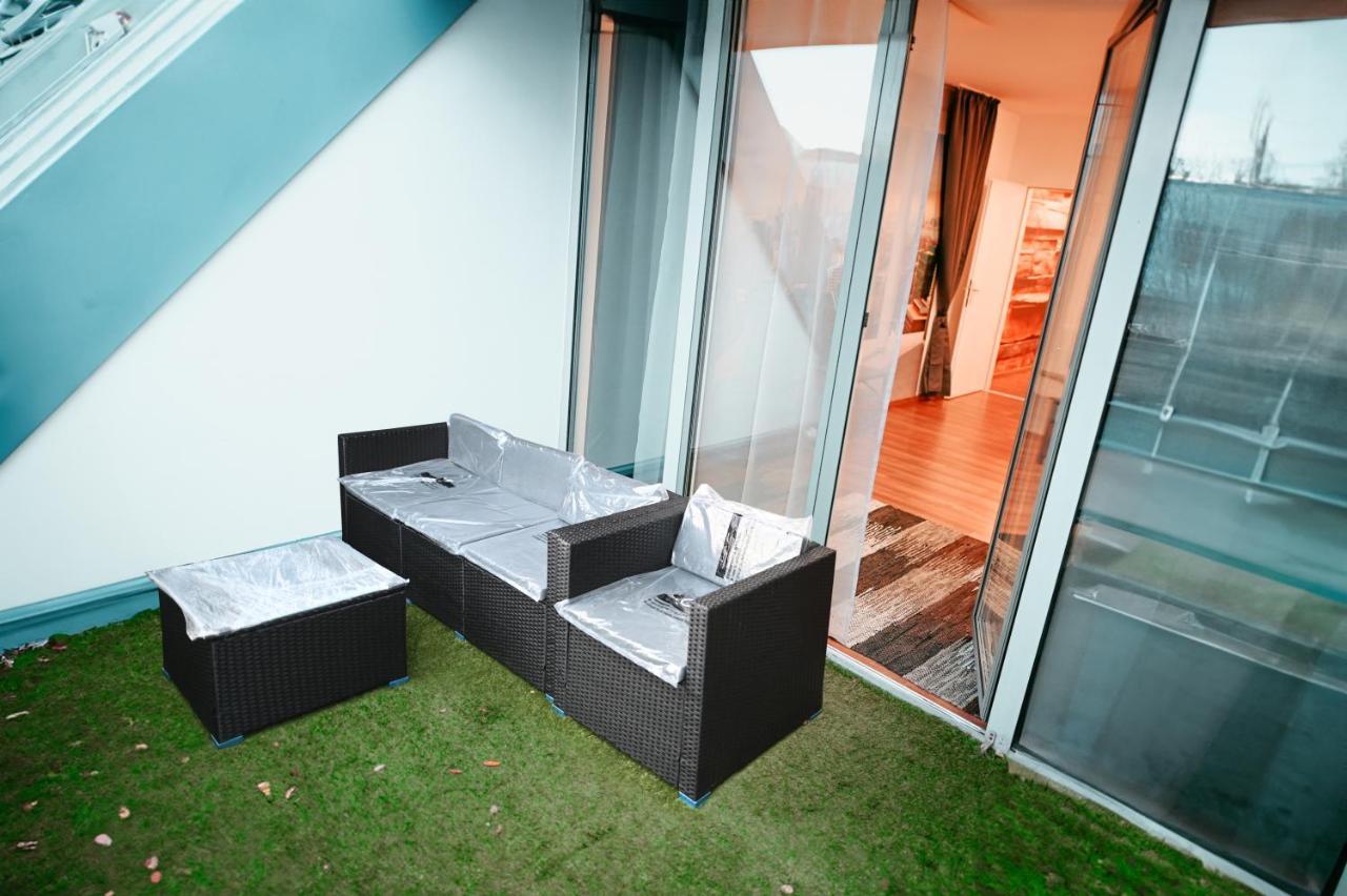 Vienna Shopping Center 12 Apartment — 4-Star Luxury Hotel in Vienna, Austria