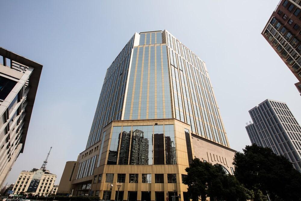 Golden Eagle Summit Hotel in Wuhu, People's Republic of China