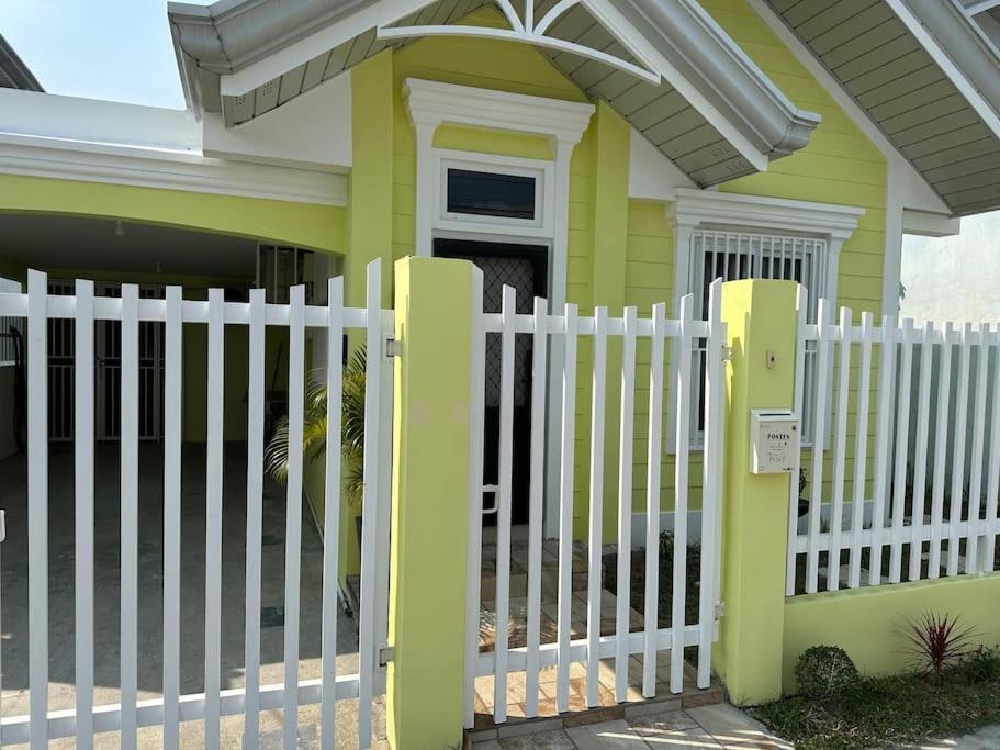 4 Bedroom Bungalow Angeles City — 4-Star Luxury Hotel in Angeles City, Philippines