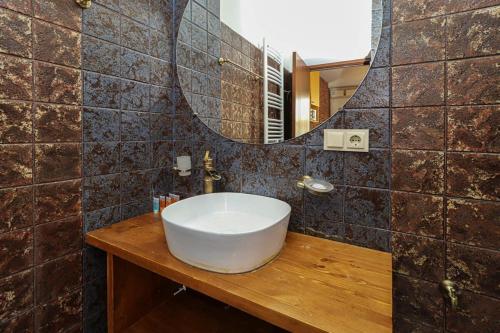 One bedroom apartment with Balcony near Fabrika