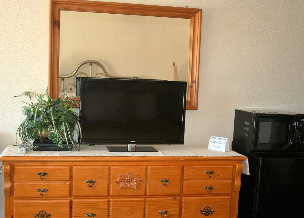 Statue Road Inn - photo 14