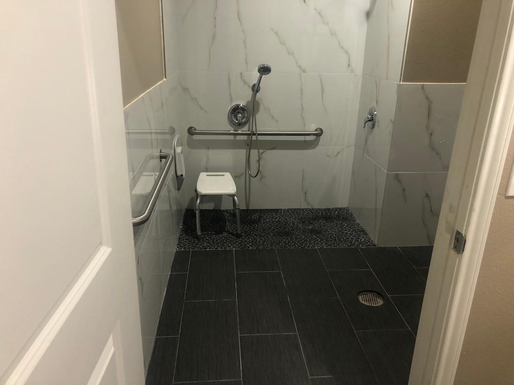 Budget Host Inn and Suites - photo 27