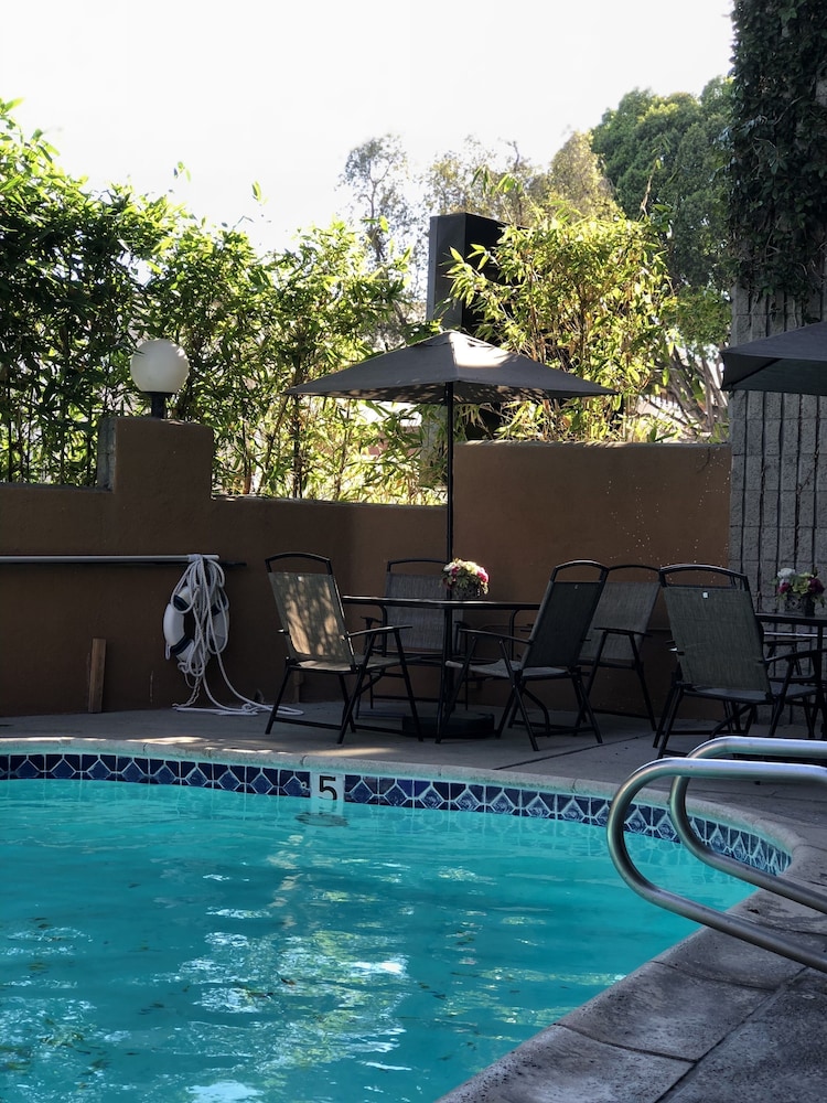 GreenTree Inn & Suites Alhambra - photo 62