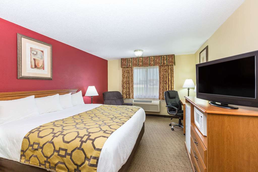 Baymont by Wyndham Fort Dodge - photo 10