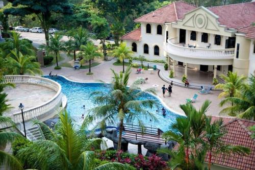 Sea View Penthouse Comfy Home at Batu Ferringhi — 4-Star Luxury Hotel in Batu Feringgi, Malaysia