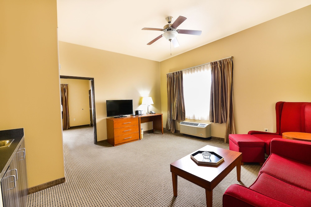 Baymont by Wyndham Grand Forks - photo 22