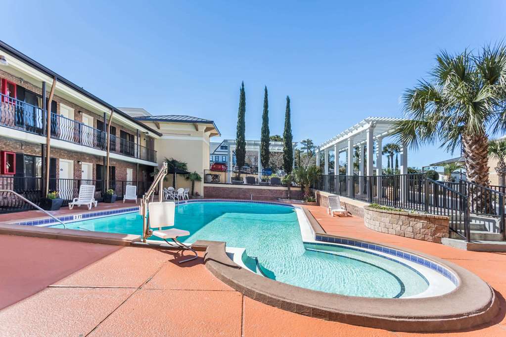 Days Inn by Wyndham Pensacola Historic Downtown - photo 5