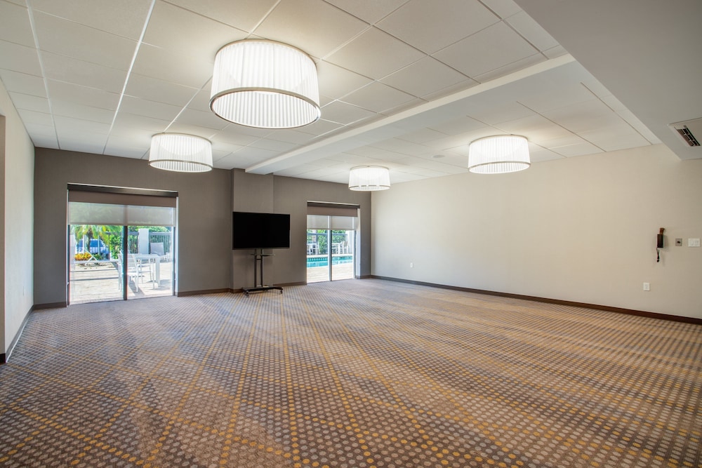 Holiday Inn Tampa North - photo 38