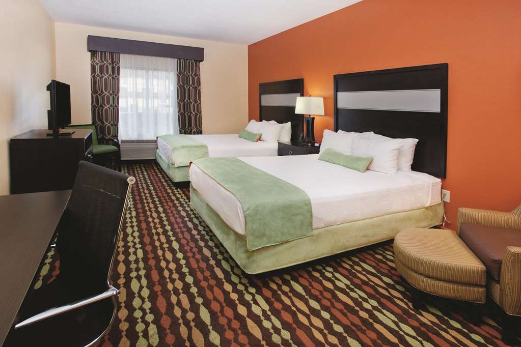 La Quinta Inn & Suites by Wyndham Florence - photo 11