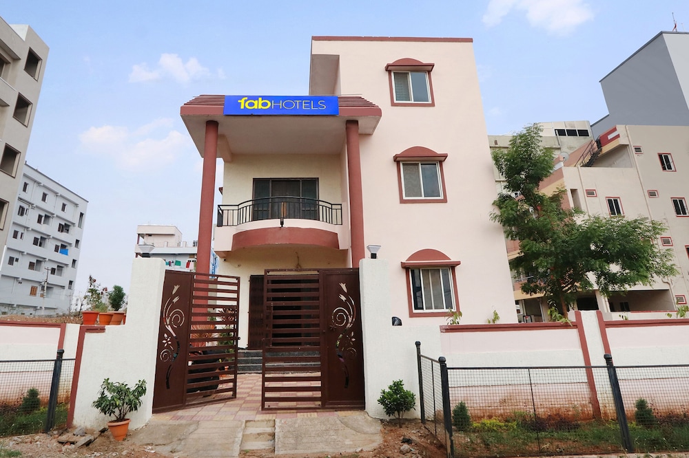 Fabexpress D Crescent - last minute hotel in Hyderabad