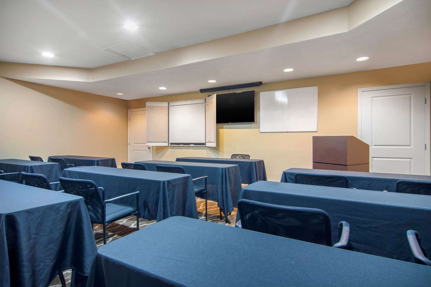 Quality Suites Buckhead Village - photo 25