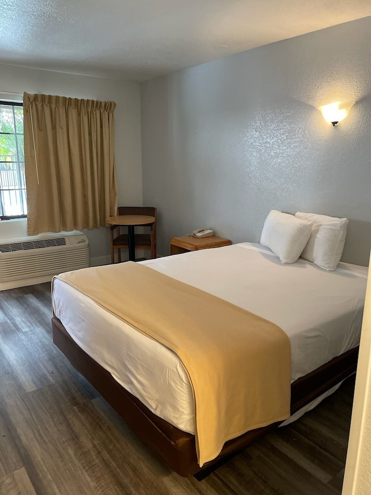 Premier Inns Thousand Oaks - photo 20