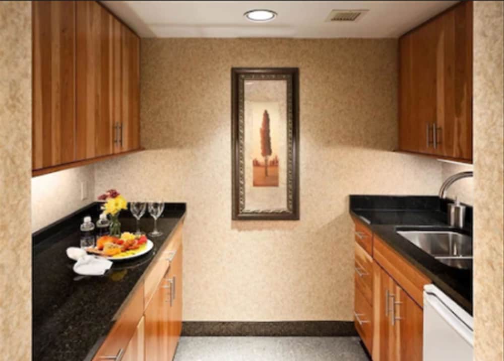 Crowne Plaza Minneapolis West by IHG - photo 19