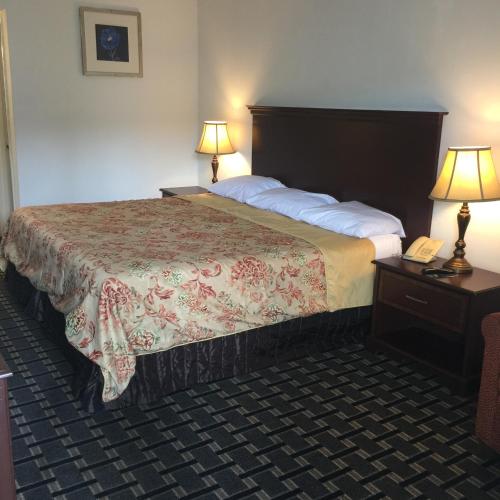 Houston Inn and Suites - photo 26