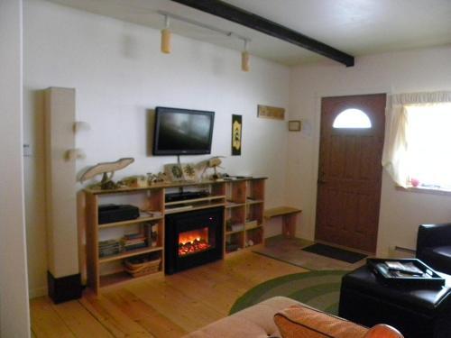 Alaska Chalet Bed & Breakfast - photo 3