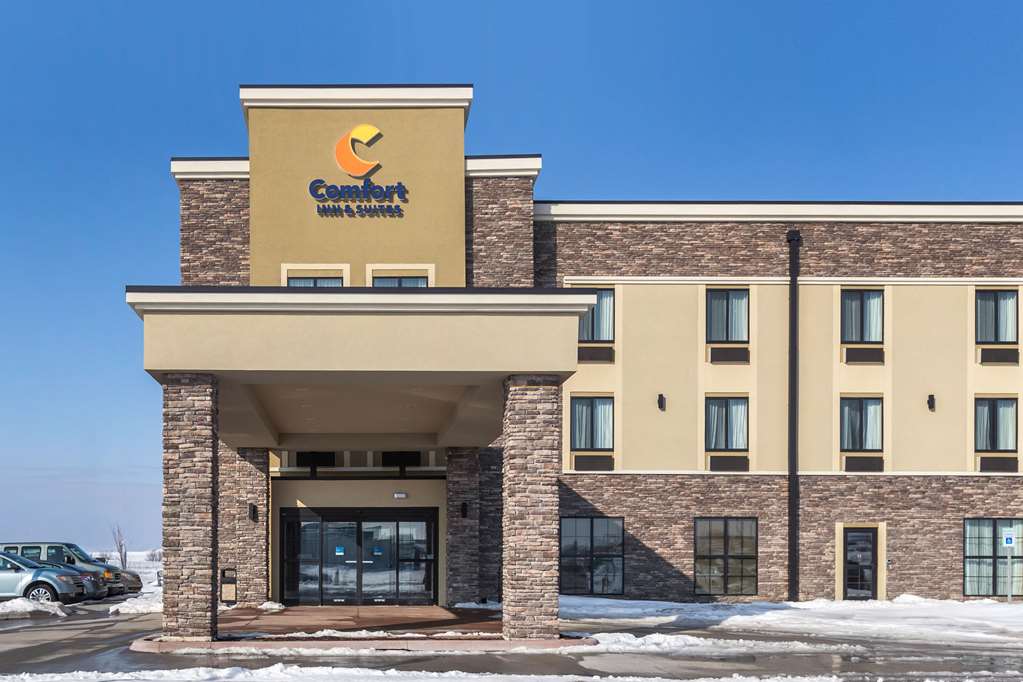Comfort Inn & Suites Cedar Rapids CID Eastern Iowa Airport - photo 2