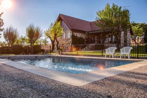 Una Casita En El Campo Dentro De La Ciudad — Avila