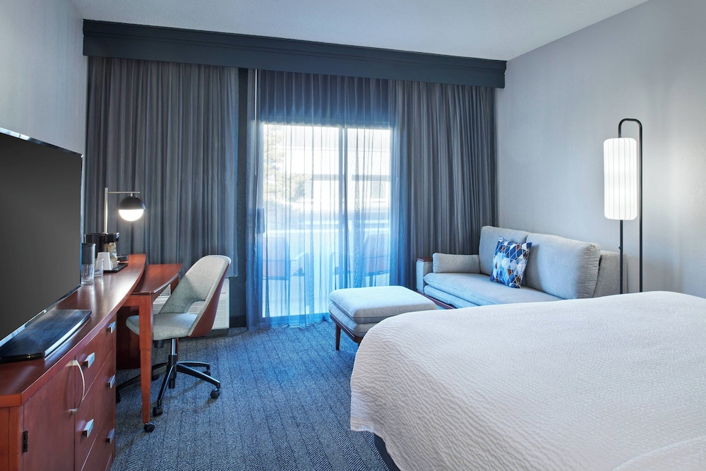 Courtyard by Marriott Chicago Highland Park Northbrook - photo 7