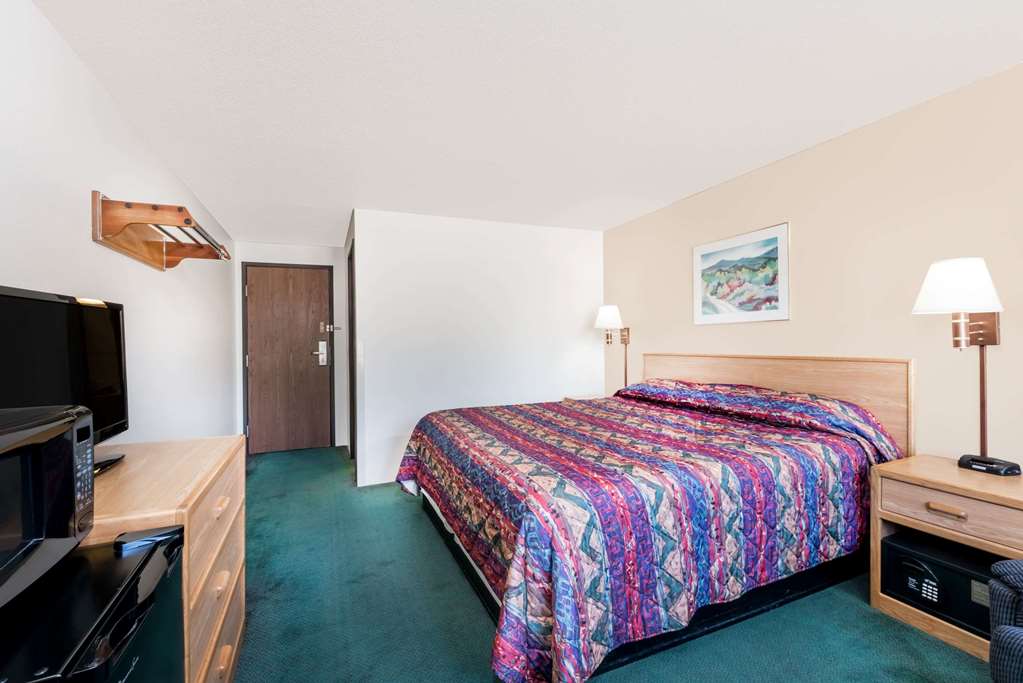 Super 8 by Wyndham Belle Fourche SD - photo 12