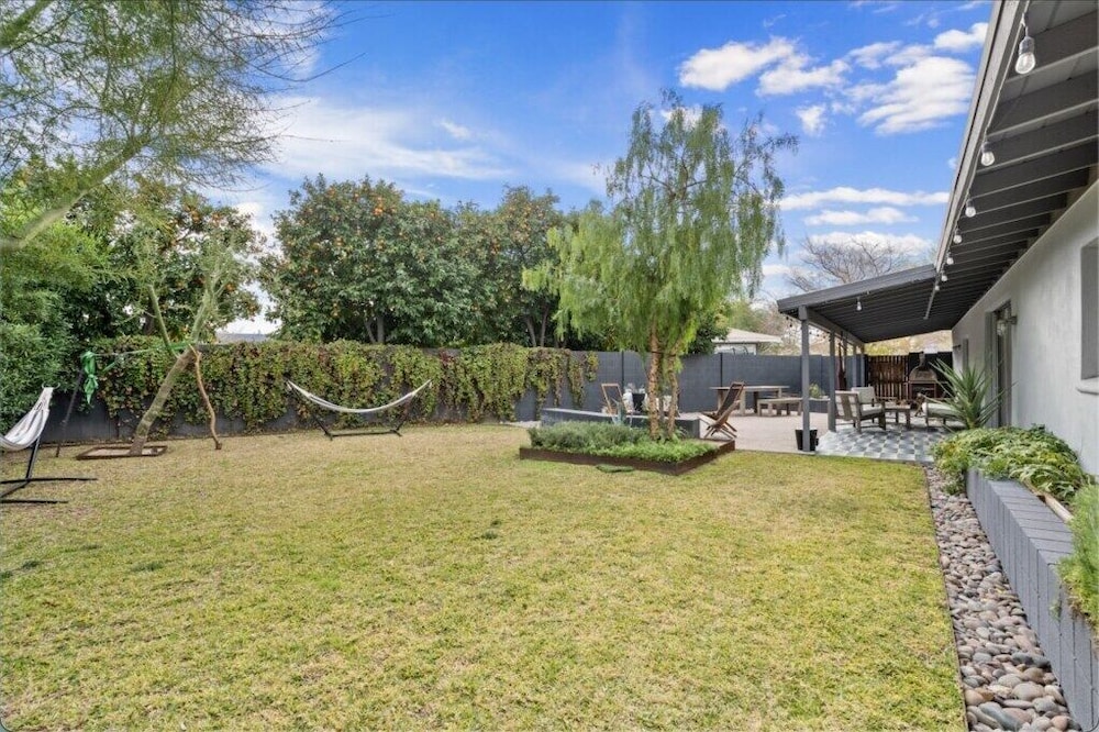 Mid Century Stunner By Homeslice Stays - photo 18