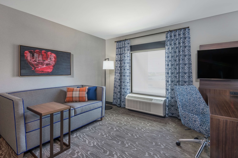 Hampton Inn & Suites Fort Wayne Downtown - photo 18