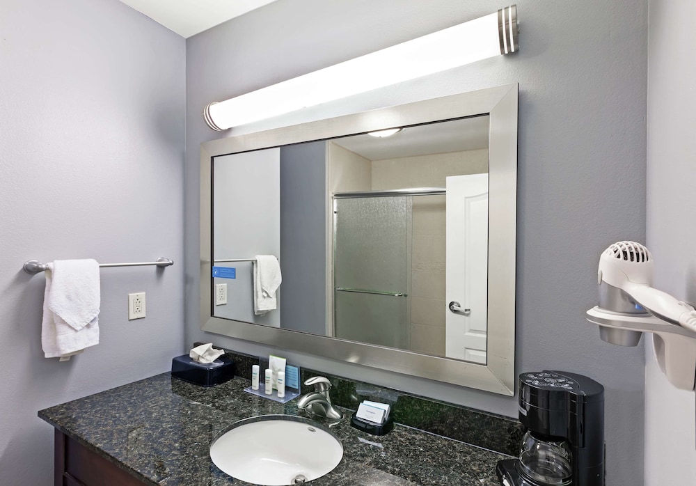Hampton Inn & Suites Shreveport Bossier City Airline Drive - photo 20