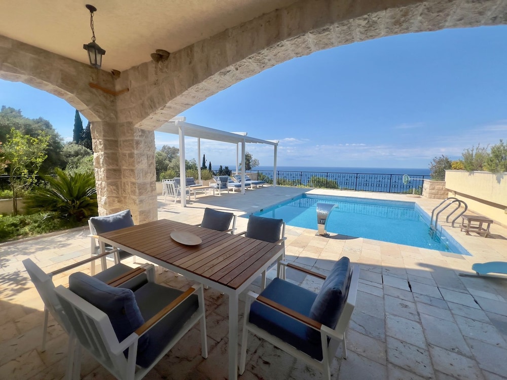 Casa Oliva Heated Pool Villas & Guest Apartments — 4-Star Luxury Hotel in Budva, Montenegro