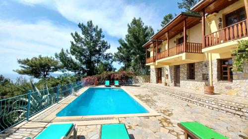 Villa with sea views in Faralya — 4-Star Luxury Hotel in Fethiye, Turkey
