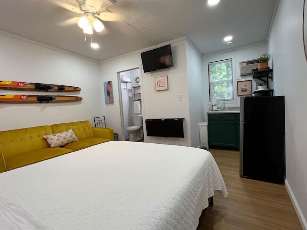 Bluebird Bay Resort - photo 6