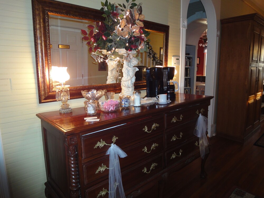 Lake Allatoona Inn - photo 3