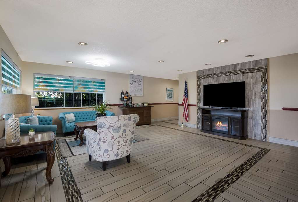 Quality Inn & Suites Medford Airport - photo 4