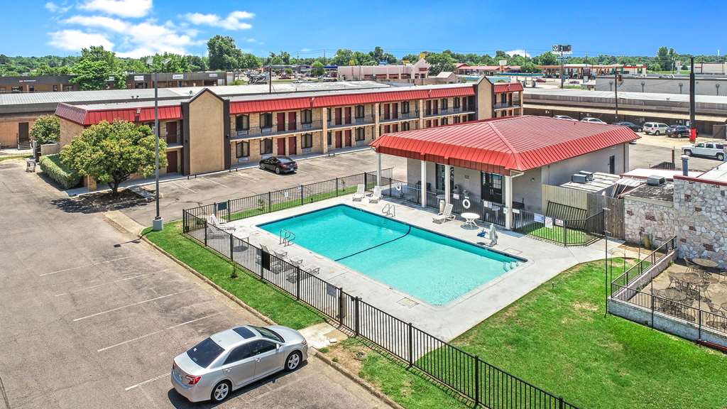 Americas Best Value Inn Paris - photo 26