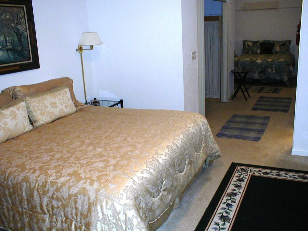 The Columbia Inn at Peralynna Manor - photo 24