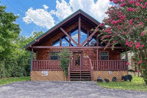 Always Kiss Me Goodnight Hot Tub Arcade Near the Parkway in Pigeon Forge, United States