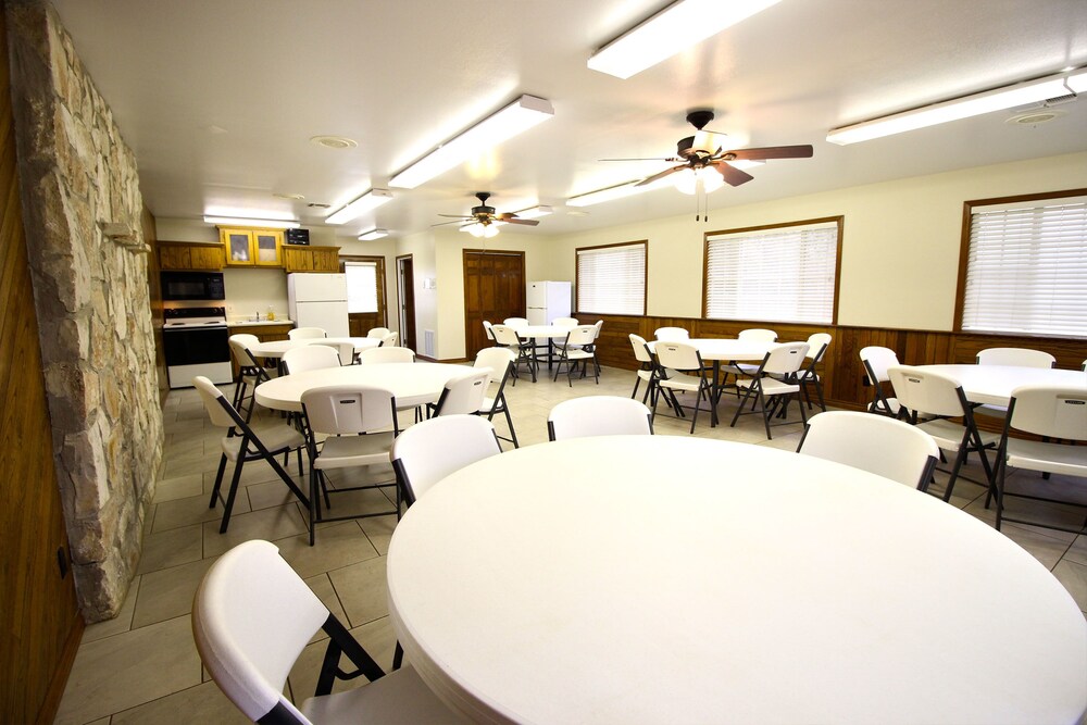 Peach Tree Inn & Suites - photo 57