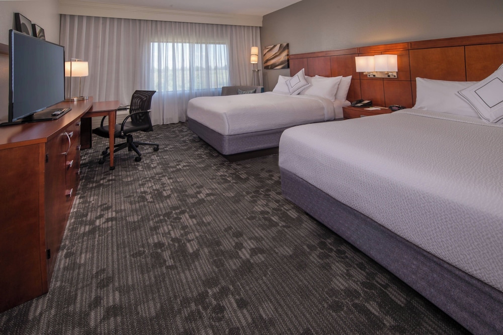 Courtyard by Marriott Dulles Town Center - photo 6