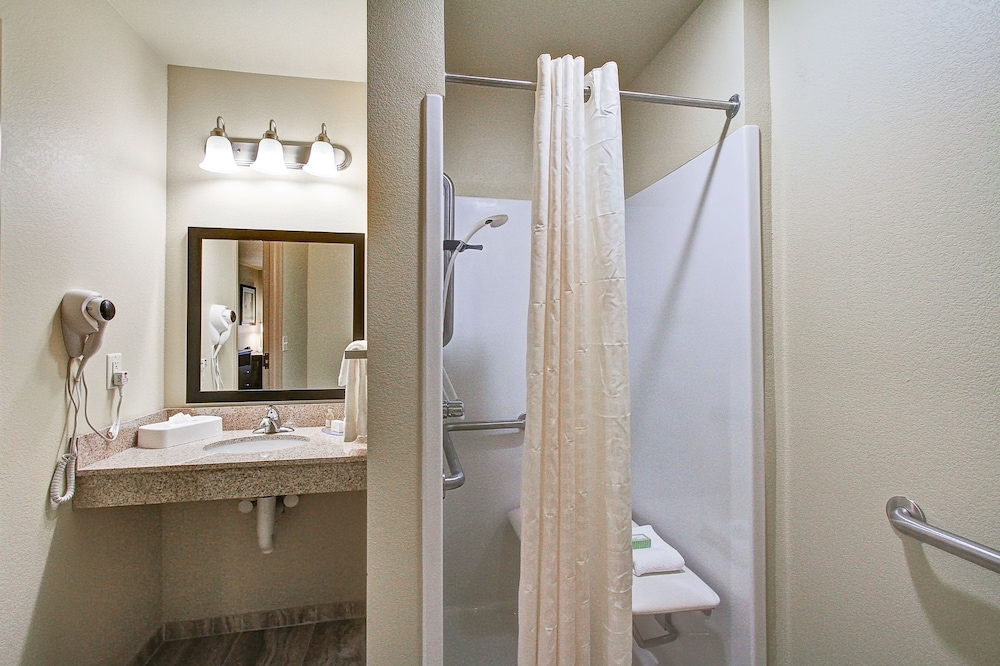 Cobblestone Hotel & Suites Pulaski Green Bay - photo 29