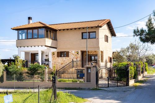 F & B Collection St Triada for 8 Villa Niki — 4-Star Luxury Hotel in Agia Triada, Greece