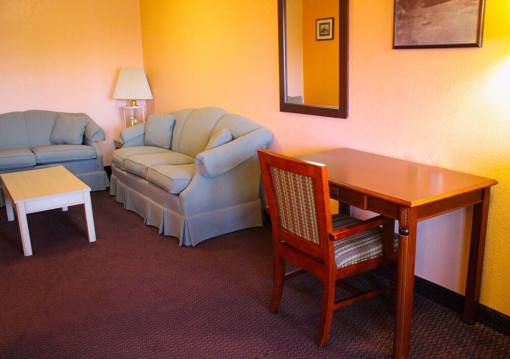 America's Best Inn & Suites Hawthorne - photo 10