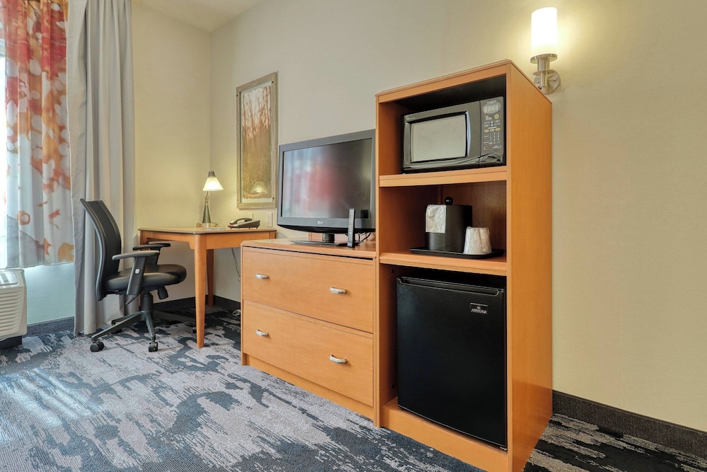 Fairfield Inn & Suites by Marriott Harrisburg West - photo 11