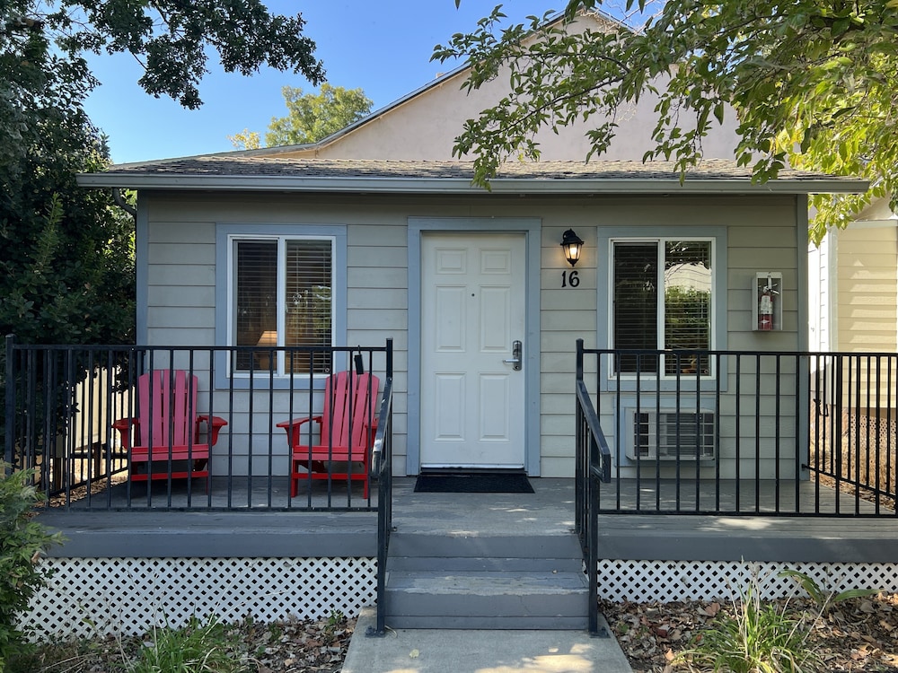 Clear Lake Cottages & Marina - photo 5