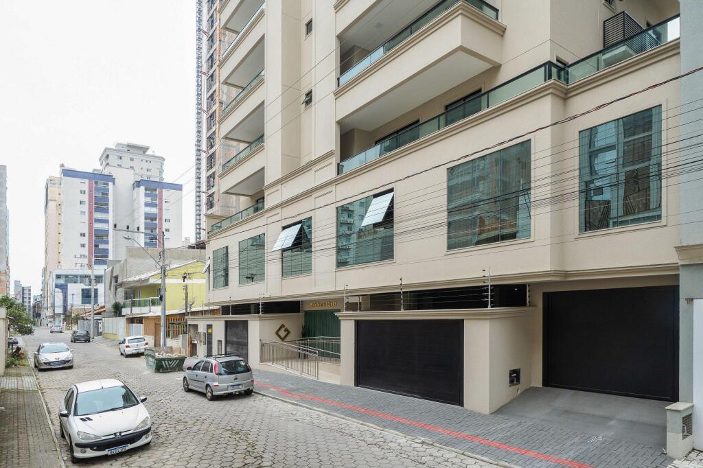 Apto Confortável A 3min Da Meia Praia Rgo0502 in Itapema, Brasil